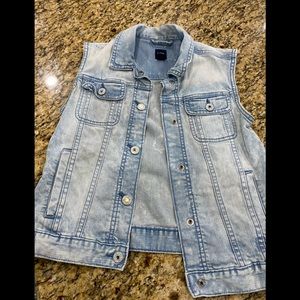 Gap sleeveless jean jacket